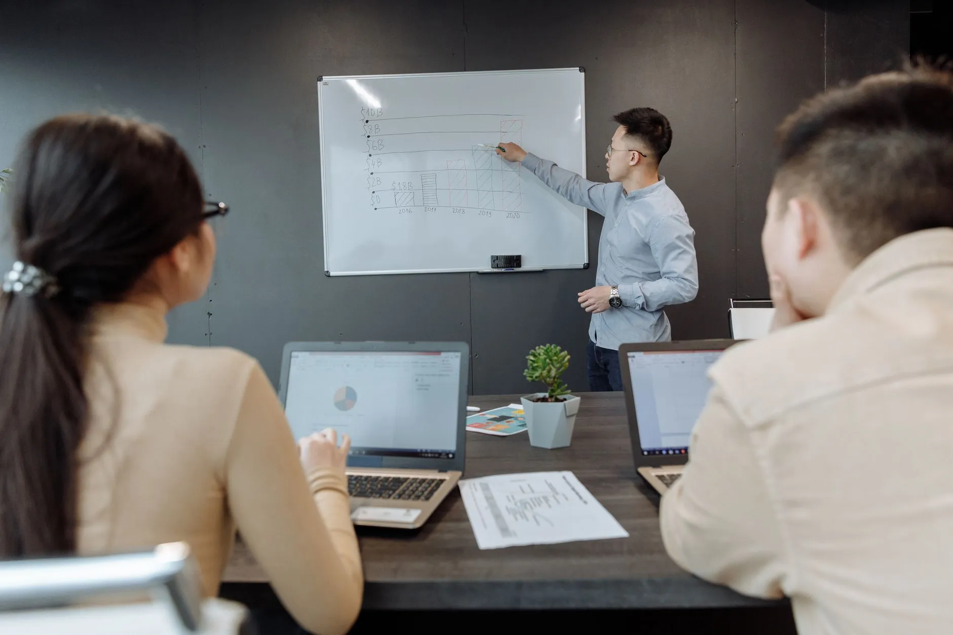 海外仓库存管理软件选型：自研系统与第三方SaaS方案对比分析正文配图 1