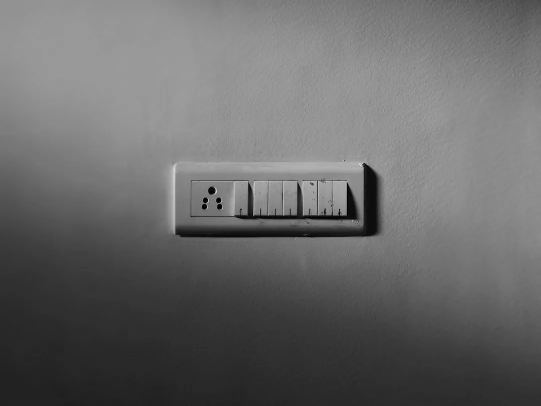 海外仓管理与订单同步系统选型：自建方案与第三方服务对比